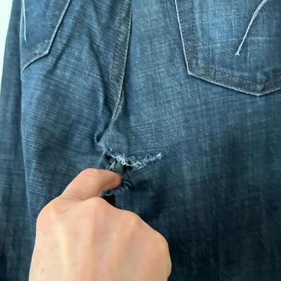 Joe’s blue jeans, fashionably ripped in the back, good condition, size 24 - Picture 6 of 9